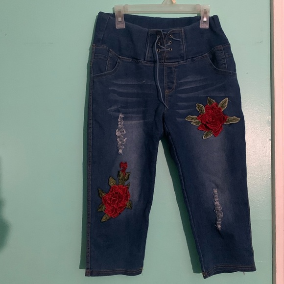 Knee shorts 🥰 - Picture 2 of 3